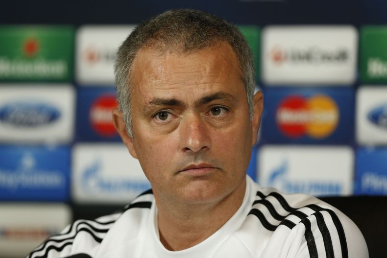 El DT de Chelsea Jos&eacute; Mourinho durante una conferencia de prensa en el centro de entrenamiento de Cobham, Inglaterra, el martes 10 de diciembre del 2013. Chelsea juega el 11 con Steaue Bucarest en la Liga de Campeones. (AP Foto/Sang Tan)