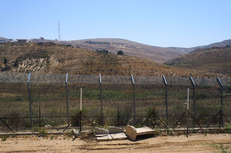 La frontera entre Siria y la localidad de Majdal Shams, en los Altos del Golán controlados por Israel, se ve el martes 21 de julio de 2026. (AP Foto/Ariel Schalit)
