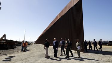 DHS pide fondos del Pentágono para 430 km de muro