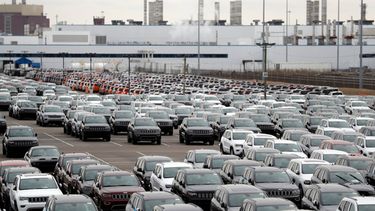 Vehículos en una fábrica de Jeeps en Detroit, el 26 de febrero del 2019. (AP foto/Carlos Osorio)