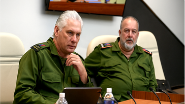 diaz-canel moviliza militares y convoca reunion de emergencia en la habana tras las protestas y cacerolazos