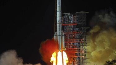 China envía sonda Chang’e 4 a cara oculta de la Luna