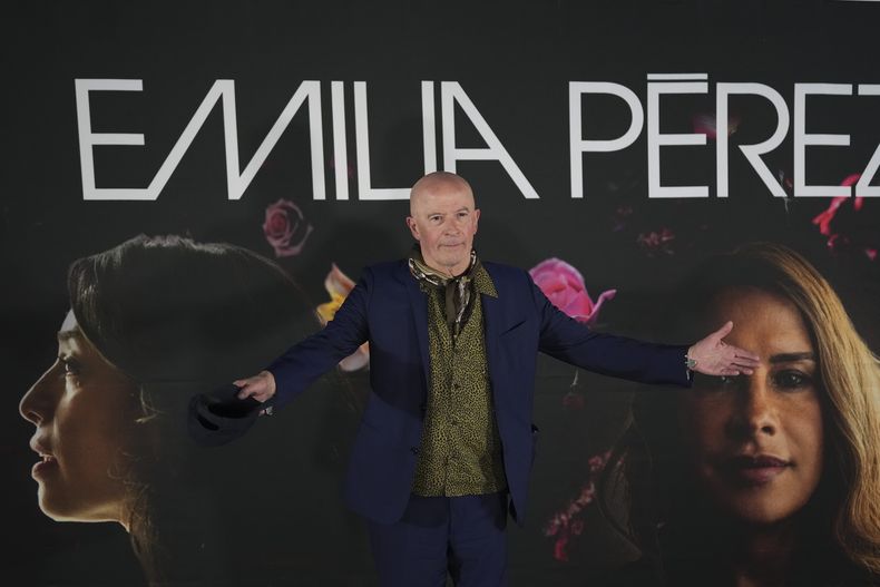 El director Jacques Audiard hace un gesto durante una conferencia de prensa para promover la película Emilia Pérez, en la Ciudad de México, el miércoles 15 de enero de 2025. (Foto AP/Eduardo Verdugo)