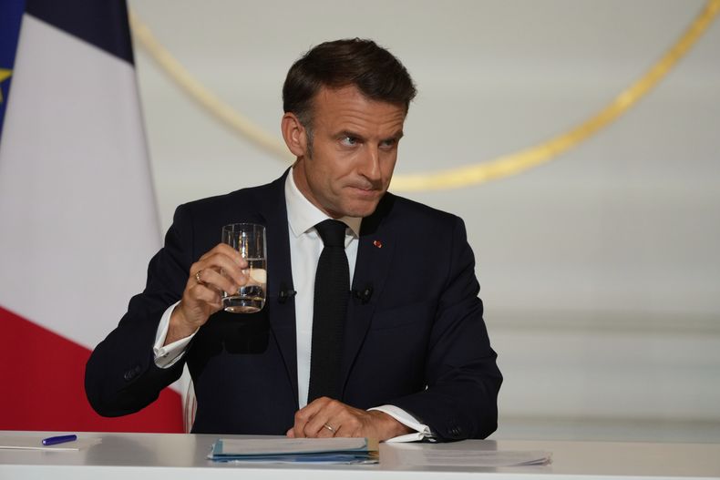El presidente francés Emmanuel Macron durante una conferencia de prensa en el Palacio del Elíseo, en París, el viernes 13 de junio de 2025. (AP Foto/Michel Euler, Pool)