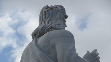 Al Cristo de La Habana lo partió un rayo