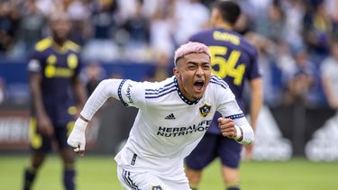Julián Araujo se va al Barcelona, informa el LA Galaxy