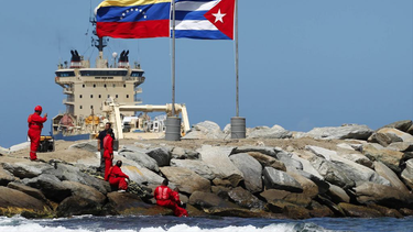 venezuela sigue enviando petroleo a cuba pese a sanciones de ee.uu.