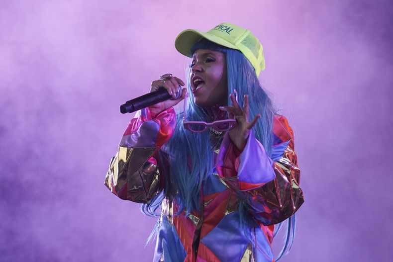 Li Saumet de Astropical durante su presentación en la 25ª edición del festival de música Vive Latino en la Ciudad de México, el domingo 16 de marzo de 2025. (Foto AP/Aurea Del Rosario)
