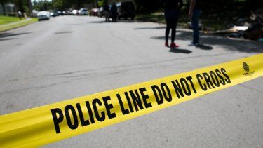 Hombre que conducía desnudo atropella a joven en parking de centro comercial en Mayagüez