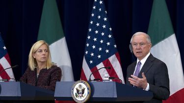 EEUU y México revisan combate al crimen organizado