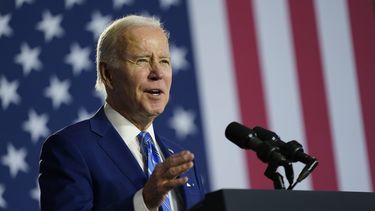 funcionarios: biden dara acceso a dreamers a planes de salud