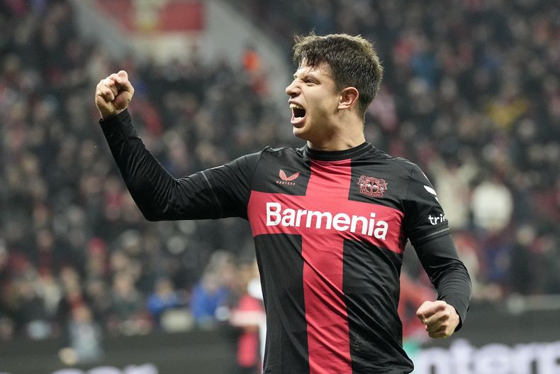 Adam Hlozak del Bayer Leverkusen celebra el cuarto gol de su equipo en el encuentro ante el Molde del Grupo H de la Liga Europa el jueves 14 de diciembre del 2023. (AP Foto/Martin Meissner)