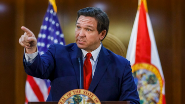 gobernador de la florida ron de santis anuncia incremento del salario de los maestros a $47 mil al ano