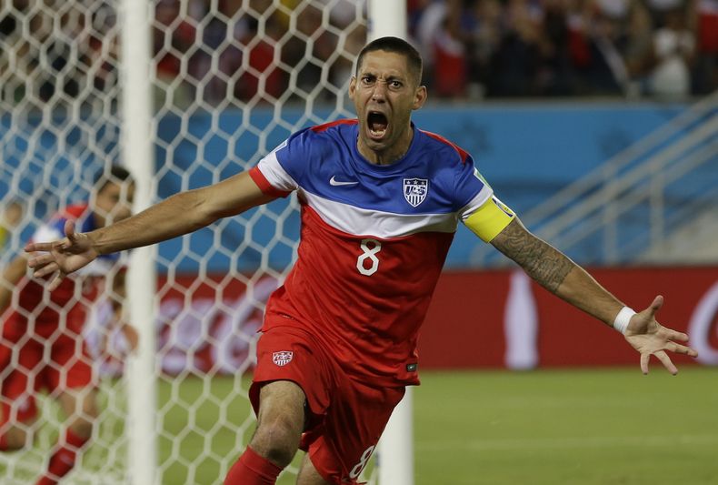 El jugador de Estados Unidos, Clint Dempsey, festeja un gol contra Ghana en el Mundial el lunes, 16 de junio de 2014, en Natal, Brasil. (AP Photo/Ricardo Mazalan)