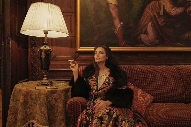En esta imagen difundida por Netflix, Angelina Jolie como Maria Callas en una escena de Maria. (Pablo Larraín/Netflix vía AP)