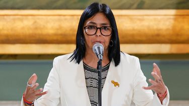 La presidenta encargada de Venezuela, Delcy Rodríguez, habla durante una reunión con el secretario de Energía de Estados Unidos, Chris Wright, en el palacio presidencial de Miraflores, el miércoles 2 de septiembre de 2026, en Caracas. (AP Foto/Pedro Mattey)