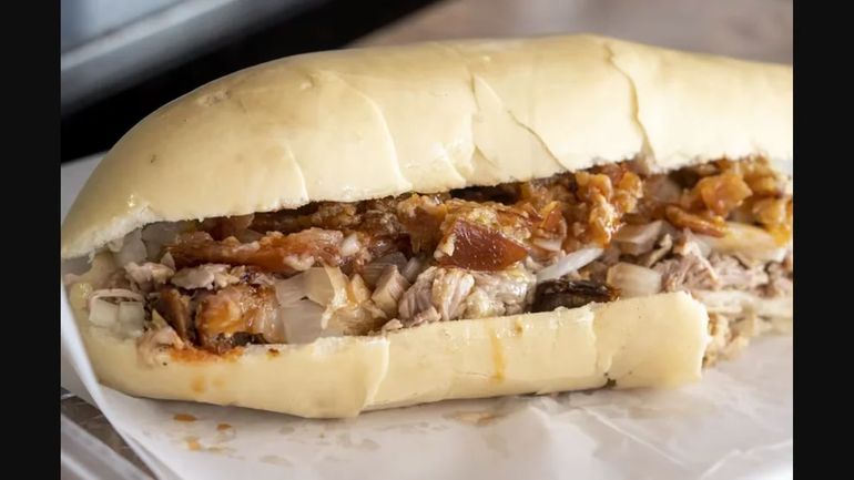 Un rico pan con lechón de Papo Llega y Pon. (Tasty Planet)