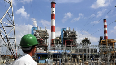tras cinco dias de arreglos y apagones, arranca la principal generadora de electricidad de cuba