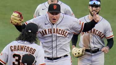 Crawford y Gigantes se aprovechan de bullpen de Piratas