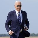 El presidente Joe Biden camina para hablar con reporteros en la Base de la Fuerza Aérea Andrews en Maryland, el lunes 15 de julio de 2024. (AP Foto/Susan Walsh)