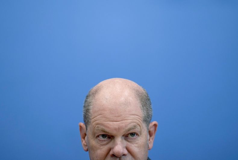 El canciller alemán Olaf Scholz presenta la estrategia de seguridad nacional en Berlín el 14 de junio de 2023. (Foto AP/Markus Schreiber)