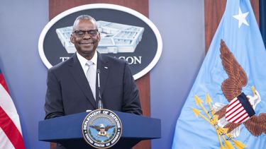 El secretario de Defensa de Estados Unidos, Lloyd Austin, participa en una conferencia de prensa en el Pentágono el jueves 1 de febrero de 2024 en Washington. (AP Foto/Kevin Wolf)