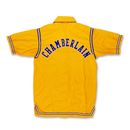 Esta fotografía sin fecha proporcionada por Sothebys muestra una chaqueta de calentamiento utilizada por Wilt Chamberlain durante las Finales de la NBA de 1972, la cual fue encontrada en una tienda de segunda mano en Oregón. (Sothebys vía AP)