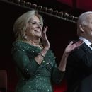 El presidente Joe Biden y la primera dama Jill Biden en el Centro de Artes John F. Kennedy en Washington, el 3 de diciembre de 2023. (Foto AP /Manuel Balce Ceneta)