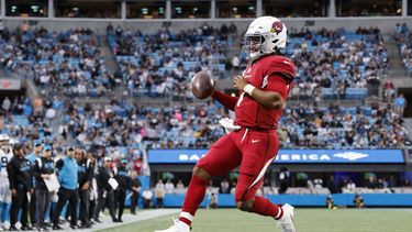 Murray anota 3 touchdowns y Cardinals derrotan a Panthers