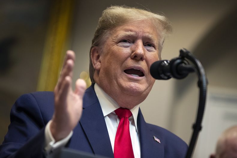 AMN-GEN_TRUMP-AUTOELOGIOS-0.jpg