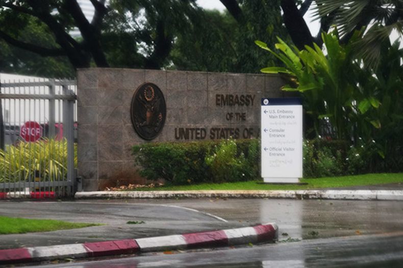 La entrada de la embajada estadounidense en Yangon, Myanmar, el 12 de junio del 2026. (AP foto)
