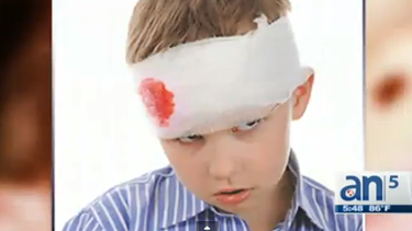 americateve | Siempre se ha dicho que cuando un niño tose y se queda sin respiración hay que levantarle las manos o tendemos a moverlo fuerte. También cuando sangran de la nariz hay quienes les inclinan demasiado la cabeza hacia atrás.