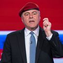 En esta imagen de archivo, el candidato republicano a la alcaldía de la ciudad de Nueva York y fundador del grupo antidelincuencia Ángeles de la Guarda, Curtis Sliwa, interviene en un debate en Nueva York, el 26 de octubre de 2021. (Eduardo Muñoz/Pool Foto vía AP)