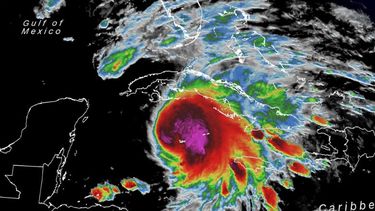 miami bajo vigilancia de huracan, mientras eta golpea a cuba