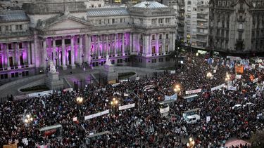 argentinos se movilizan contra asesinatos de mujeres