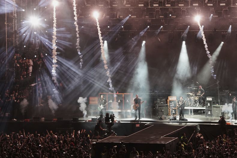 La banda mexicana Molotov durante su presentación en la 25ª edición del festival de música Vive Latino en la Ciudad de México, el sábado 15 de marzo de 2025. (Foto AP/Aurea Del Rosario)