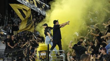 Aficionados de Los Ángeles fc durante el partido de la MLS contra Seattle, el miércoles 21 de junio de 2023, en Los Ángeles. (AP Photo/Mark J. Terrill)