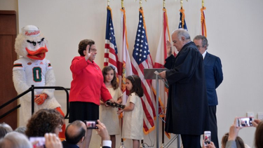 donna shalala se juramenta como representante federal en el distrito 27 de florida