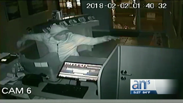 roban dinero en efectivo en metro pcs de la pequena habana