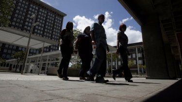 Con fecha la entrega de nueva remuneración para empleados públicos
