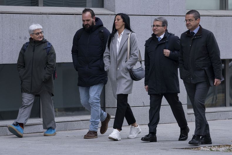 La jugadora española Jenni Hermoso acude al Tribuna de la Audiencia Nacional para testificar en el caso Luis Rubiales el martes 2 de enero del 2024. (AP Foto/Bernat Armangue)