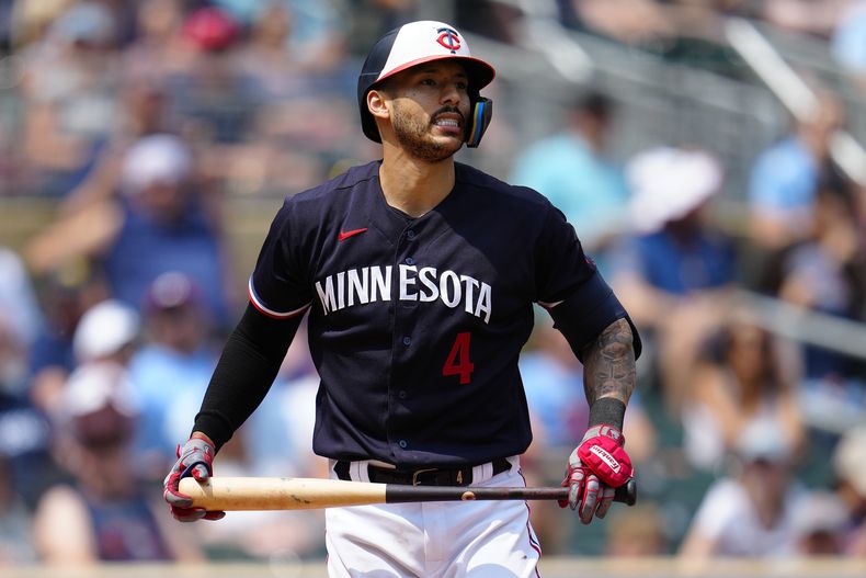 Carlos Correa de los Mellizos de Minnesota tras poncharse en el sexto inning ante los Tigres de Detroit, el sábado 17 de junio de 2023, en Minneapolis. (AP Foto/Abbie Parr)