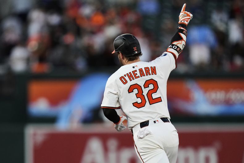 Ryan OHearn de los Orioles de Baltimore celebra su jonrón de tres carreras en tercera entrada ante los Yankees de Nueva York el lunes 28 de abril del 2025. (AP Foto/Stephanie Scarbrough)