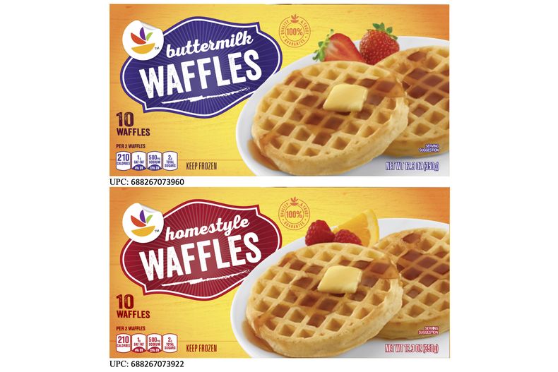Esta imagen proporcionada por TreeHouse Foods Inc. muestra los paquetes de dos tipos de waffles congelados de la compañía que son parte de un retiro de mercado debido a que podrían estar contaminados con listeria. (TreeHouse Foods, Inc. vía AP)