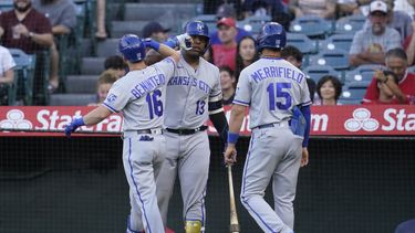 Reales vencen a Angelinos 6-2 con 3 jonrones, Bubic gana