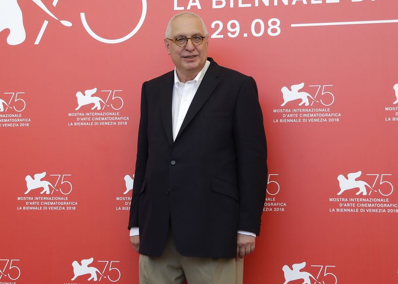 ARCHIVO - El director Errol Morris en la sesión fotográfica de la película American Dharma en la 75ª edición del Festival de Cine de Venecia en Venecia, Italia, el 5 de septiembre de 2018. La más reciente película de Morris, Separation, se estrenó en el Festival de Cine de Venecia el jueves. (Foto AP/Kirsty Wigglesworth, archivo)