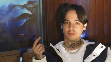 El cantautor mexicano Natanael Cano posa para un retrato en la Ciudad de México el martes 27 de junio de 2023. El más reciente álbum de Cano es Nata Montana. (Foto AP/Berenice Bautista)