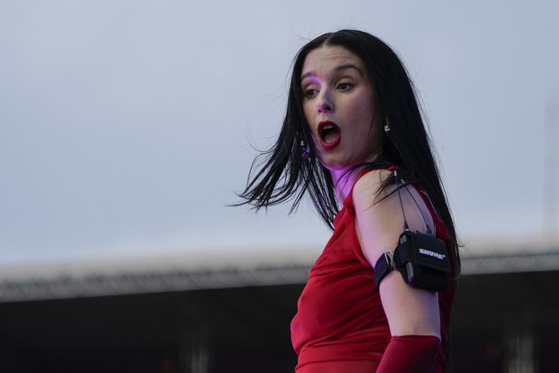 La cantante chilena Francisca Valenzuela durante su concierto en el festival HERA HSBC en la Ciudad de México el sábado 24 de agosto de 2024. (Foto AP/Aurea Del Rosario)