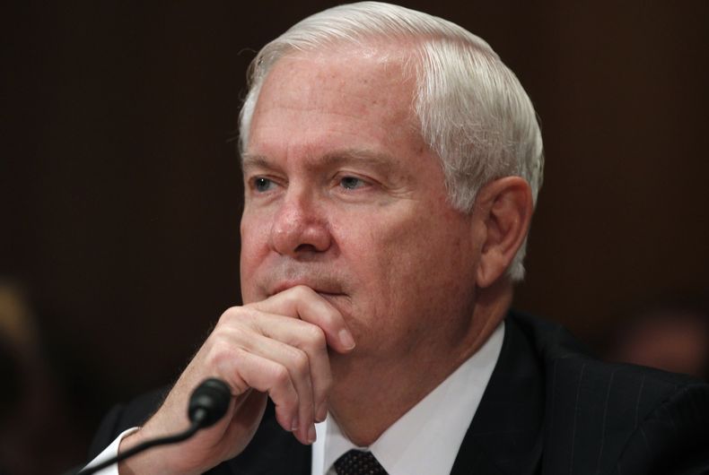 El ex secretario de Defensa Robert Gates en una foto de archivo del 15 de junio de 2011, mientras ocupaba el cargo, declara sobre el presupueto de 2012 del Departamento de Defensa de 2012 ante la Subcomisi&oacute;n de Defensa de la Comisi&oacute;n de Asig