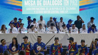 Disidentes de FARC deben retomar diálogo para mantener tregua en Colombia, advierte Petro